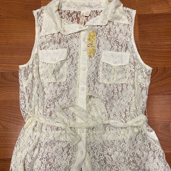 Adiva NWT woman’s ivory lace button up tie waist blouse size XL - Picture 1 of 3